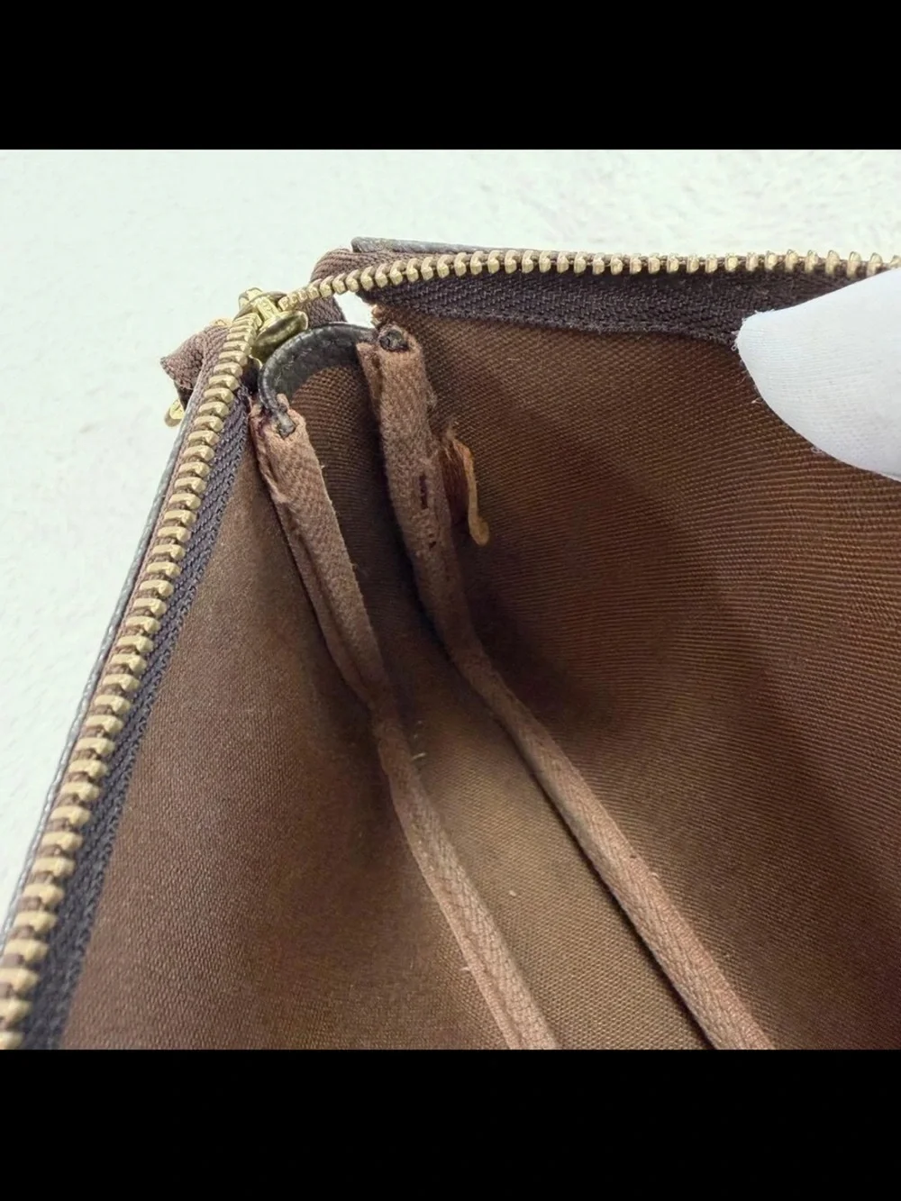 Louis Vuitton compact louis